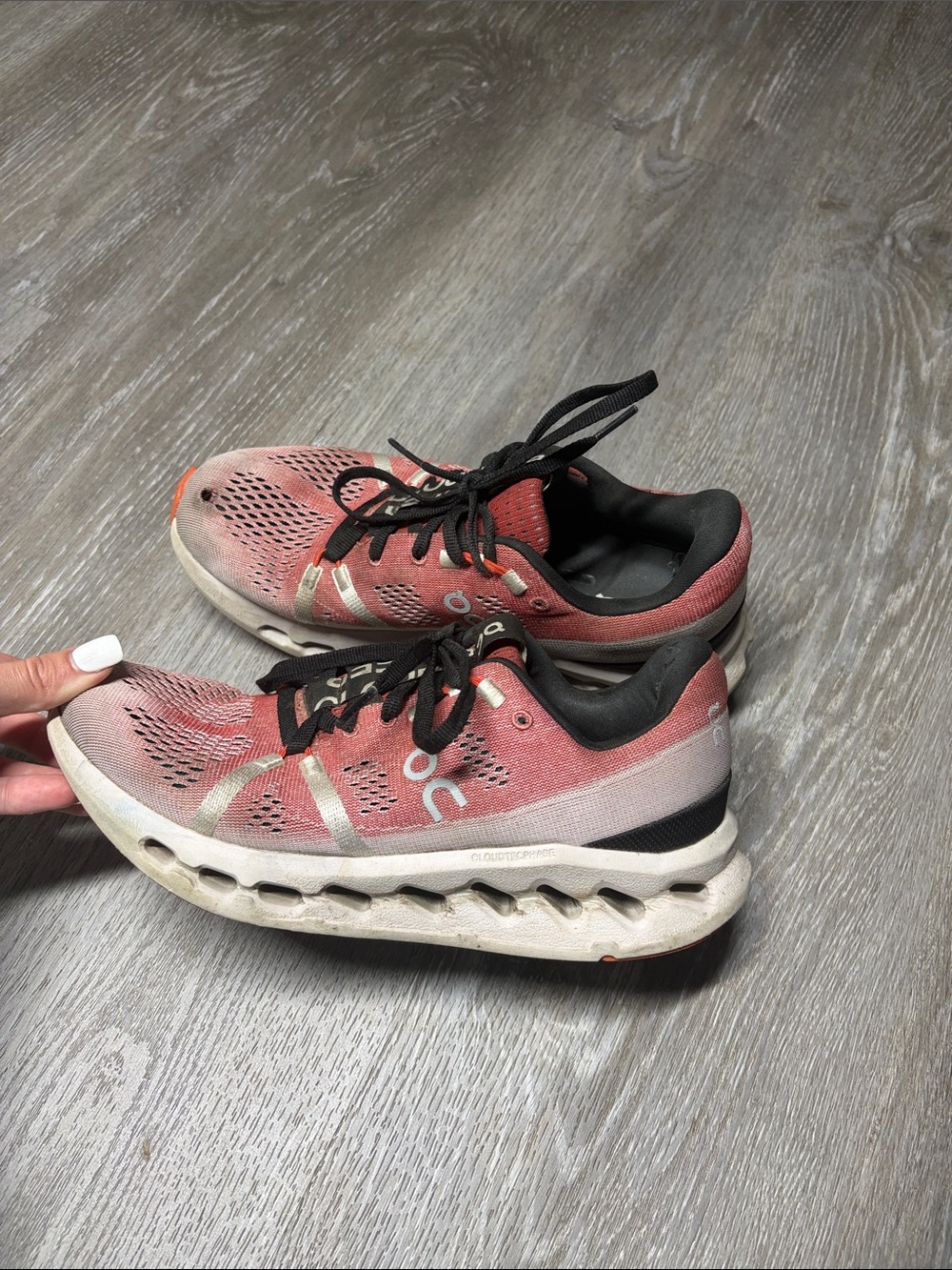 On Running Running Women's Cloudswift Running Shoes - red/Black 8M
